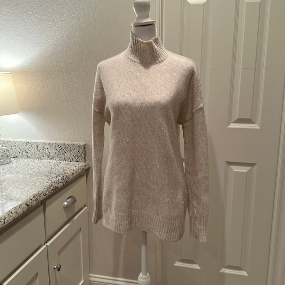 Gap sweater
